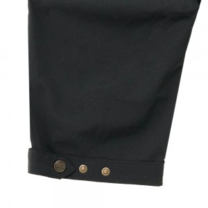 裾ベルト付き　クロップドパンツ　ブラック